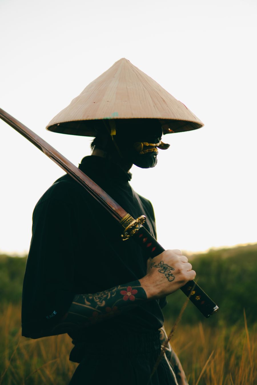 Wandering swordsman in a straw hat